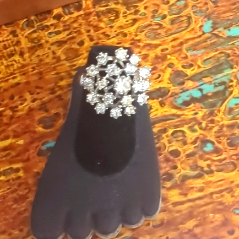 Vintage Austrian Crystal Snowflake Cluster Cocktail Ring | 18K HGE Electroplate - Picture 8 of 8